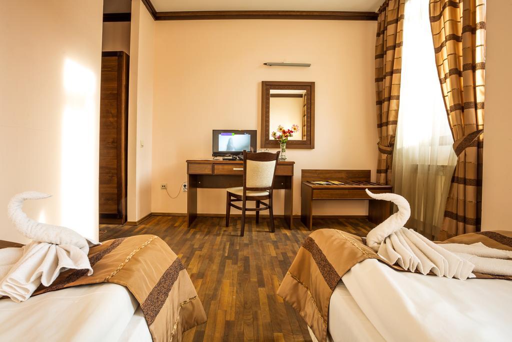 Family Hotel Teteven Dış mekan fotoğraf