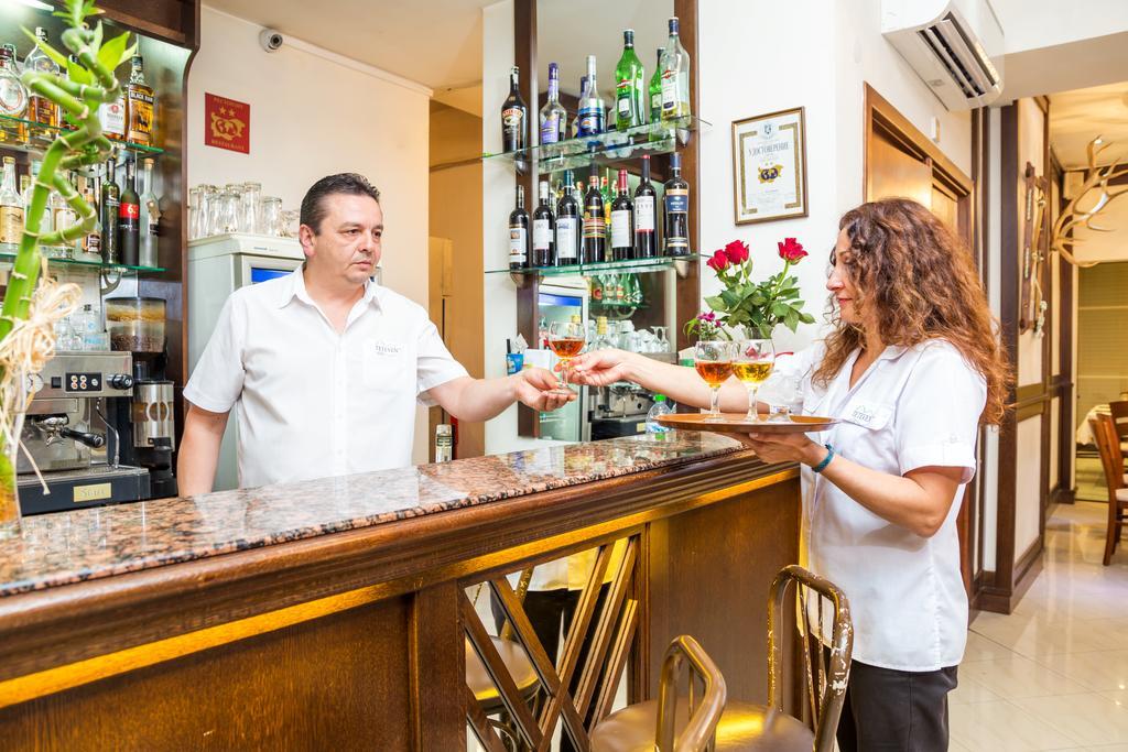Family Hotel Teteven Dış mekan fotoğraf