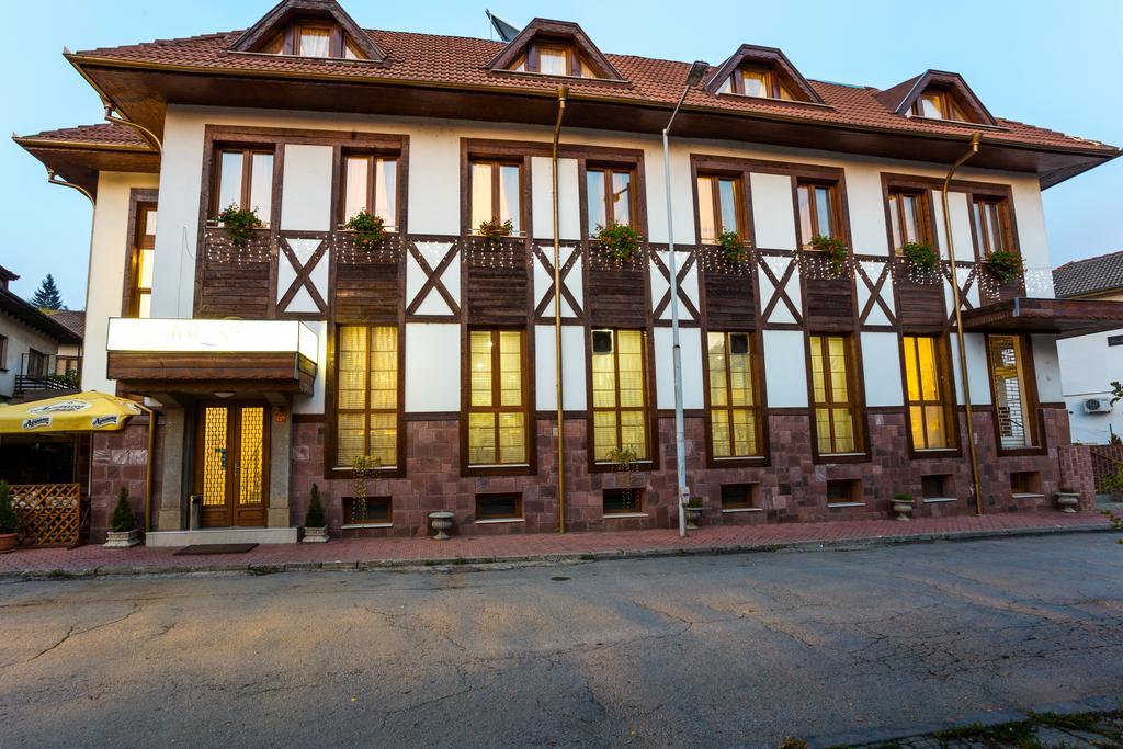 Family Hotel Teteven Dış mekan fotoğraf